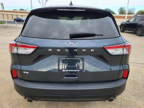 Used 2022 Ford Escape SE w/ SE Sport Appearance Package image 17