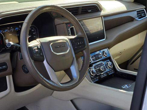 Used 2021 GMC Yukon Denali w/ Denali Premium Package image 25