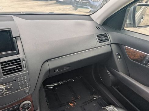 Used 2009 Mercedes-Benz C 300 Sedan image 4