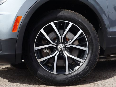 Used 2021 Volkswagen Tiguan SE image 5