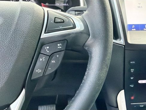 Used 2020 Ford Edge Titanium image 37