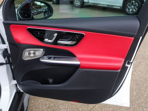 Used 2025 Mercedes-Benz GLC 43 AMG 4MATIC image 32