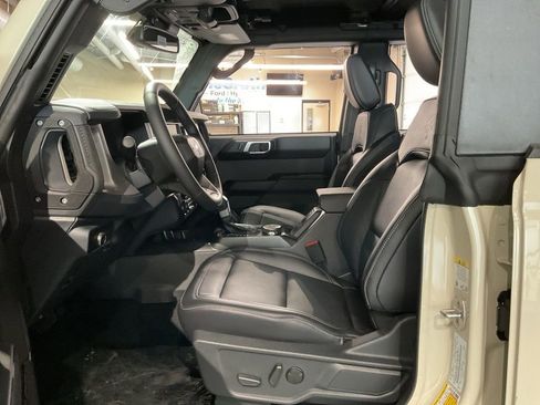 New 2026 Ford Bronco Outer Banks w/ Sasquatch Package image 9