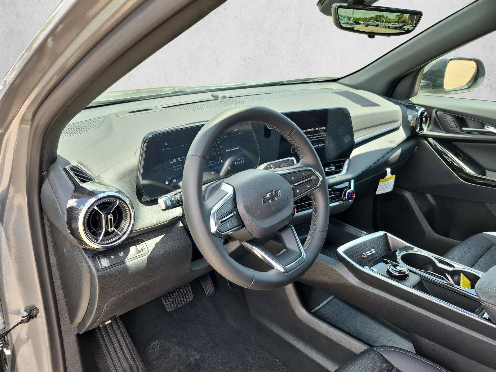 New 2026 Chevrolet Equinox LT w/ Convenience Package II FWD image 3