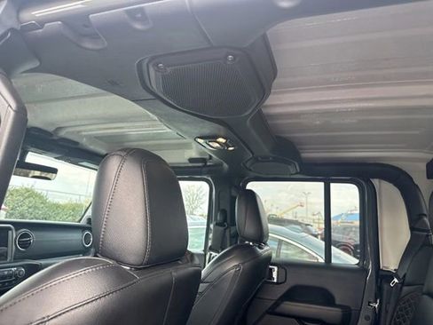 Used 2023 Jeep Gladiator Overland image 19