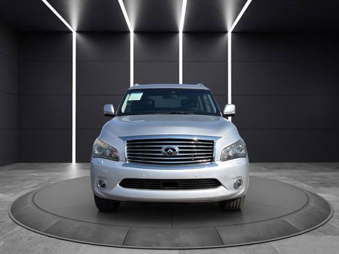 Used 2014 INFINITI QX80 4WD w/ Deluxe Touring Package image 2