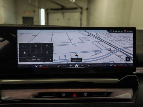 Used 2026 BMW 550e xDrive image 17