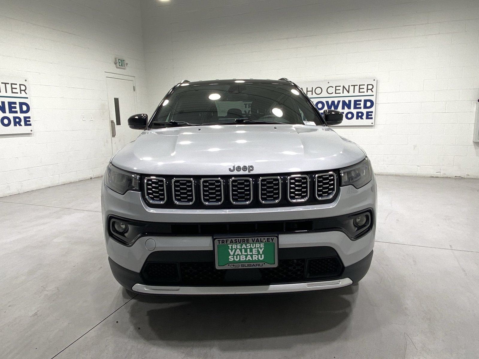 Used 2025 Jeep Compass Limited AWD/4WD image 3