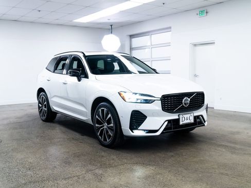 Used 2023 Volvo XC60 B5 Plus w/ Climate Package AWD/4WD image 27