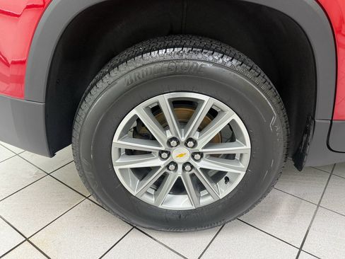 Used 2023 Chevrolet Traverse LT image 14