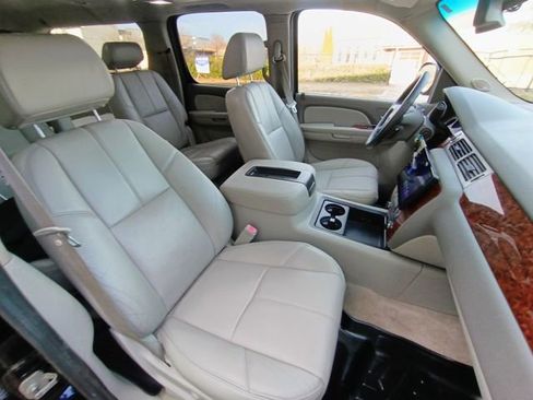 Used 2007 Chevrolet Suburban 2500 LT w/ LT Preferred Equipment Group image 42