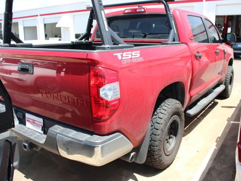 Used 2021 Toyota Tundra SR5 w/ SR5 Leather Package AWD/4WD image 9
