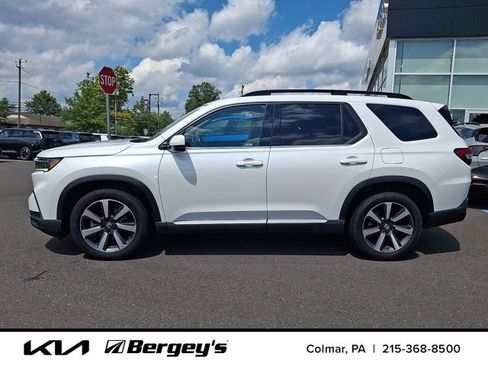 Used 2023 Honda Pilot Touring image 9