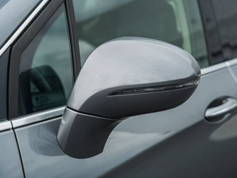 Used 2019 Buick Envision Premium AWD/4WD image 16