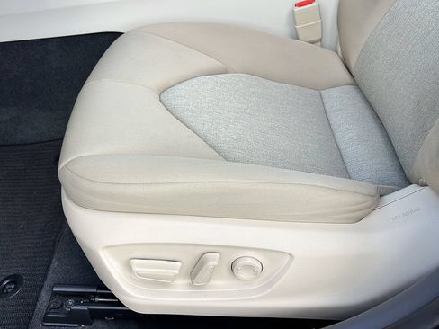 Used 2018 Toyota Camry LE FWD image 18