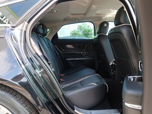 Used 2016 Jaguar XJ R-Sport image 21