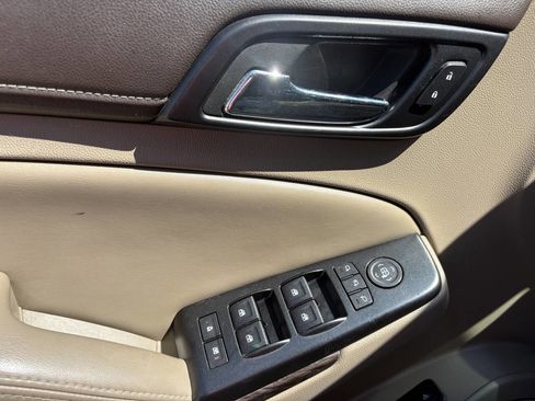 Used 2015 GMC Yukon XL SLT w/ Open Road Package AWD/4WD image 22