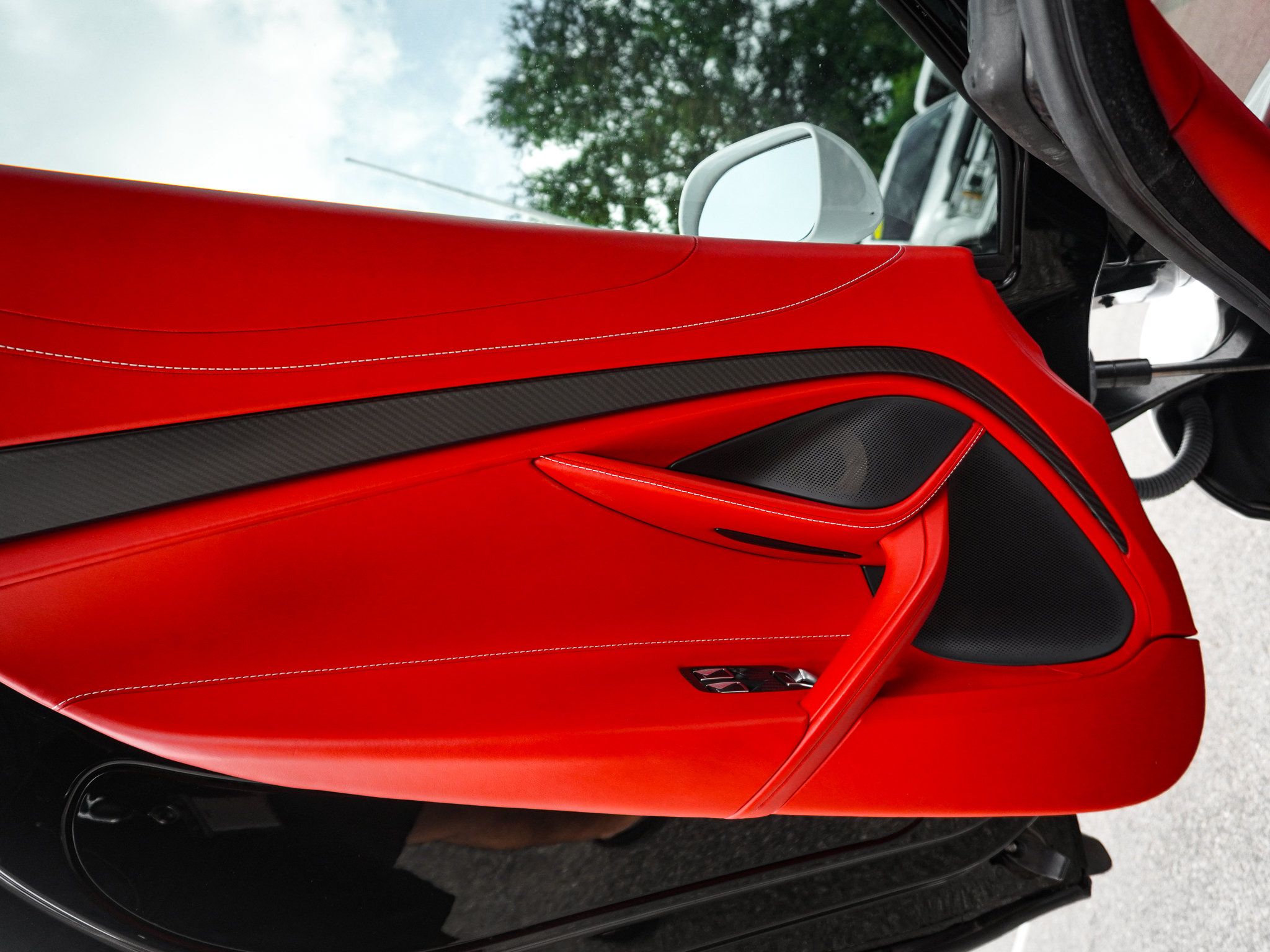 Used 2019 McLaren 720S RWD image 17