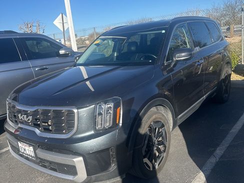 Certified 2023 Kia Telluride S image 2