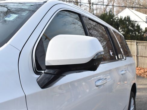 Used 2023 Cadillac Escalade ESV Luxury image 16