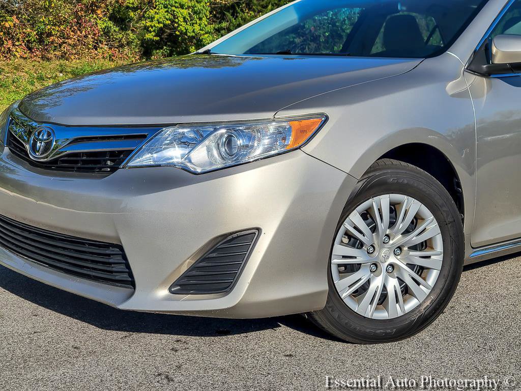 Used 2013 Toyota Camry LE FWD image 3