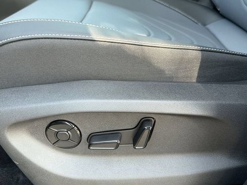 New 2026 Volkswagen Tiguan SE FWD image 17