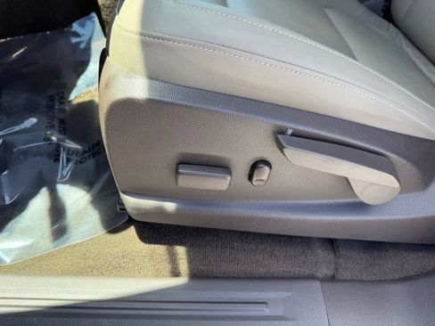 Used 2015 GMC Canyon SLT RWD image 12