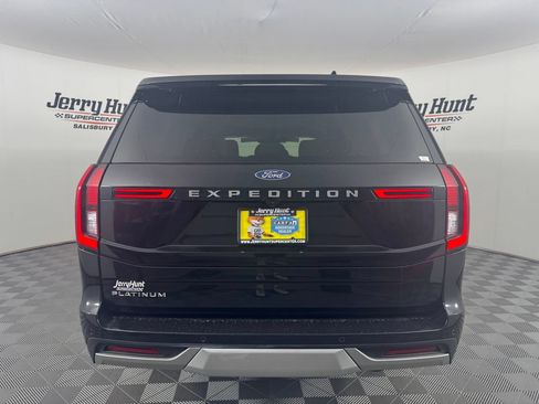 Used 2025 Ford Expedition Platinum w/ Driver's Package AWD/4WD image 8