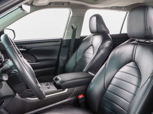 Used 2024 Toyota Highlander XLE image 24
