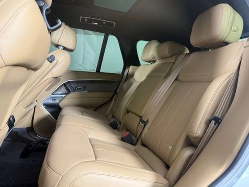 Used 2025 Land Rover Range Rover SE AWD/4WD image 23