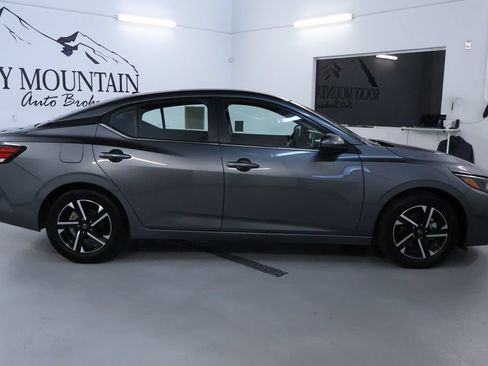 Used 2025 Nissan Sentra SV FWD image 8