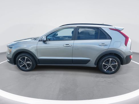 New 2026 Kia Niro EX image 8
