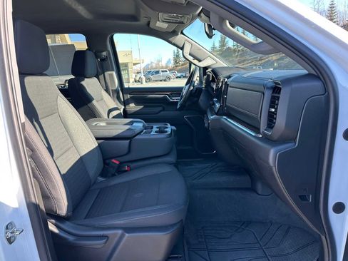 Used 2024 Chevrolet Silverado 3500 LT w/ Convenience Package image 10