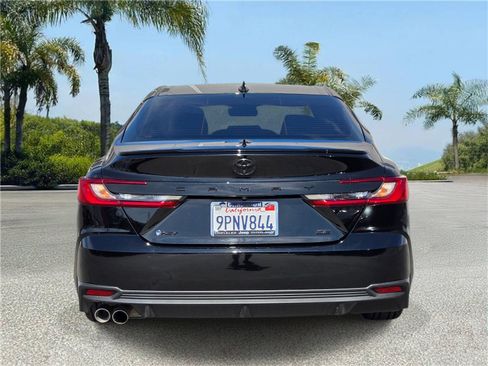 Used 2025 Toyota Camry SE w/ Convenience Package FWD image 5
