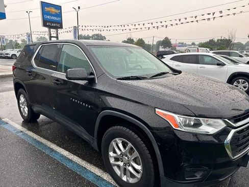 Used 2018 Chevrolet Traverse LS FWD image 2