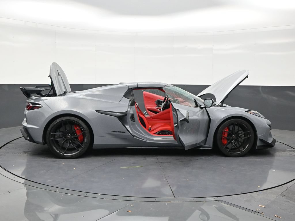 Used 2025 Chevrolet Corvette Z06 w/ Z07 Performance Package RWD image 28
