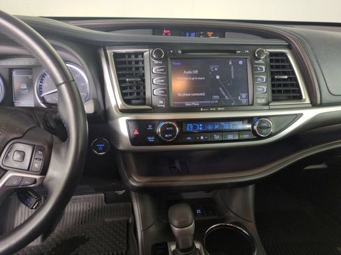 Used 2018 Toyota Highlander Limited Platinum AWD/4WD image 17