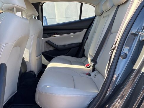 Used 2019 MAZDA MAZDA3 Preferred image 4