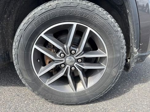 Used 2018 Jeep Grand Cherokee Limited w/ Trailer Tow Group IV image 8