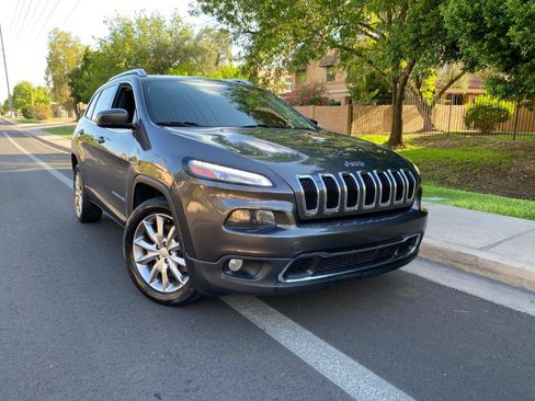 Used 2018 Jeep Cherokee Limited FWD image 2