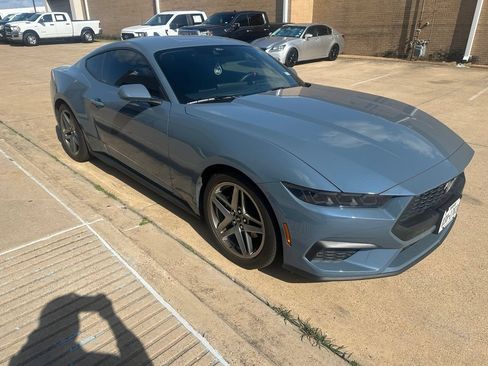 Used 2025 Ford Mustang Coupe RWD image 4
