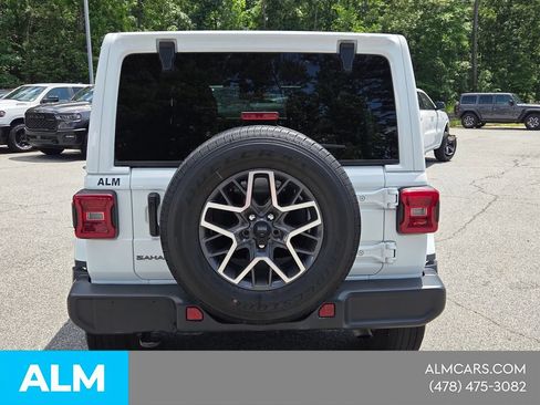 Used 2025 Jeep Wrangler Unlimited Sahara AWD/4WD image 11