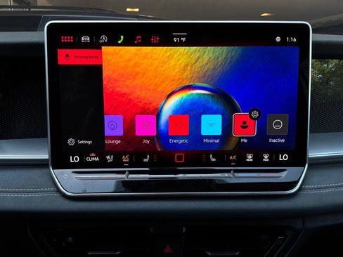 Used 2026 Volkswagen Tiguan SE FWD image 34