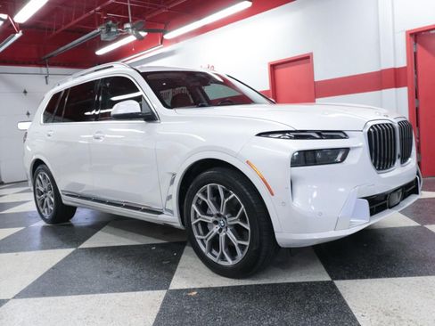 Used 2024 BMW X7 xDrive40i w/ Premium Package AWD/4WD image 2