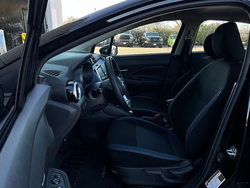 Used 2025 Nissan Versa SV image 9
