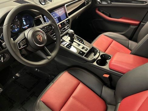 Certified 2025 Porsche Macan image 81