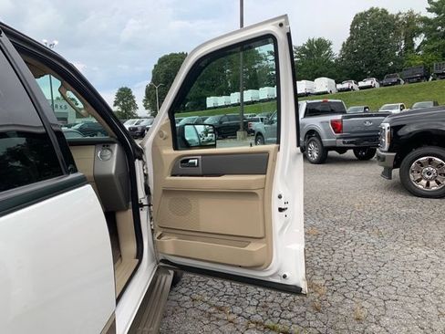 Used 2014 Ford Expedition EL XLT w/ Equipment Group 202A AWD/4WD image 16