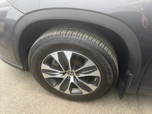 Used 2021 Toyota Highlander XLE AWD/4WD image 15