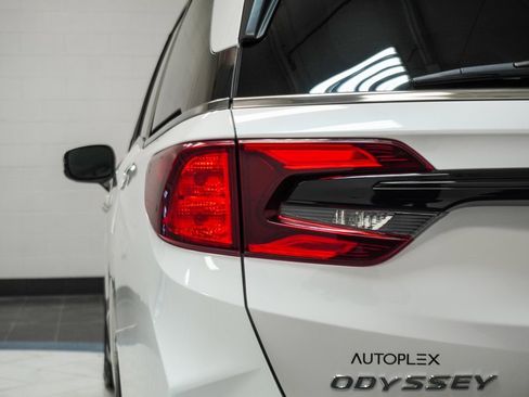 Used 2025 Honda Odyssey EX-L image 11