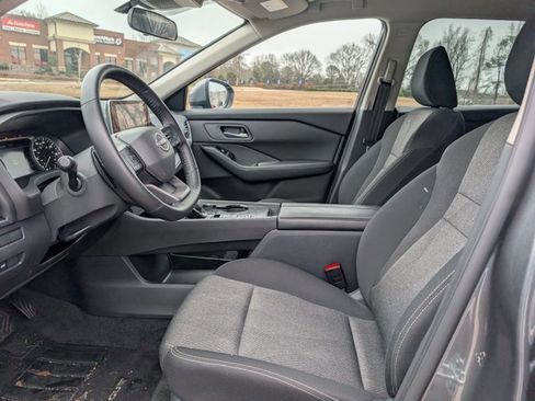 Used 2025 Nissan Rogue SV image 16